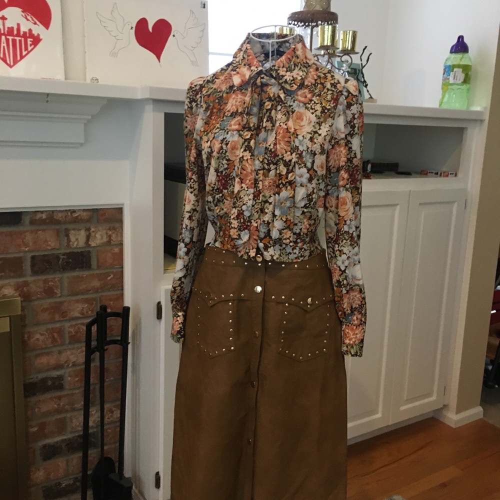 Faux leather skirt with functional studs